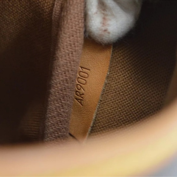 LOUIS VUITTON SAUMUR 35 MESSENGER SHOULDER BAG MONOGRAM M42254 AR9001 164144 - Picture 3 of 17